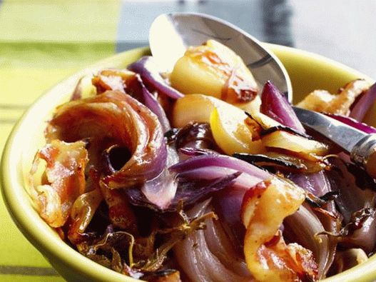 Cibulový salát v grilované fólii