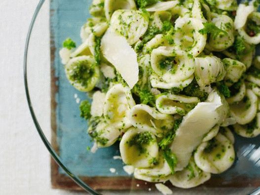 Fotografie orecchiette těstoviny s rapini pesto