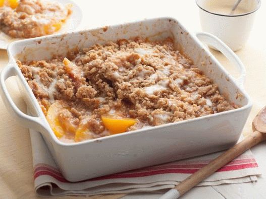 Foto broskev svěží ve smetanové javorové omáčce