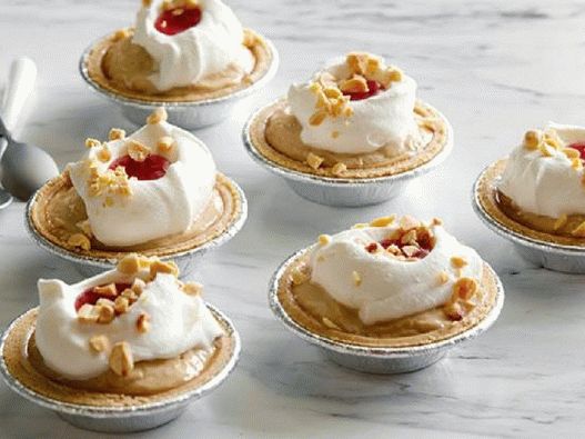 Foto koláč s arašídovým pudinkem a marmeládou