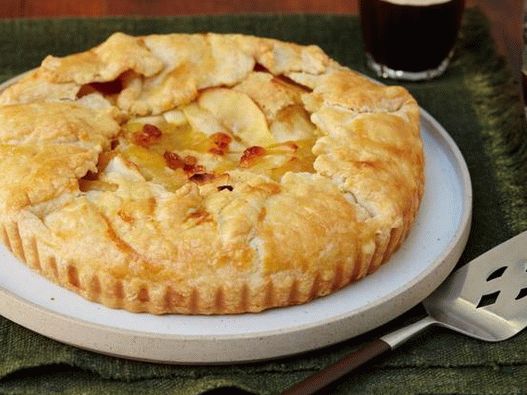 Foto koláč s karamelovými jablky a hnědým máslem