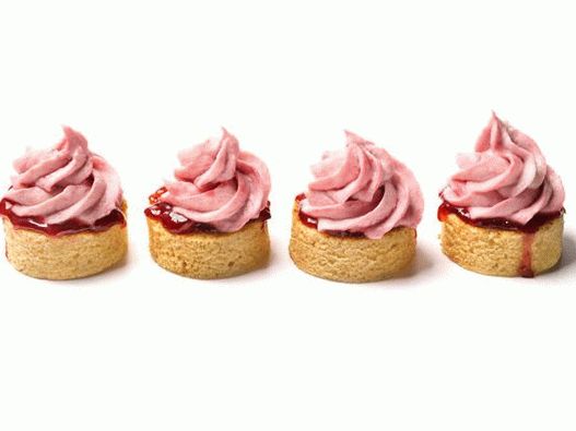 Foto dorty s rebarborovým krémem