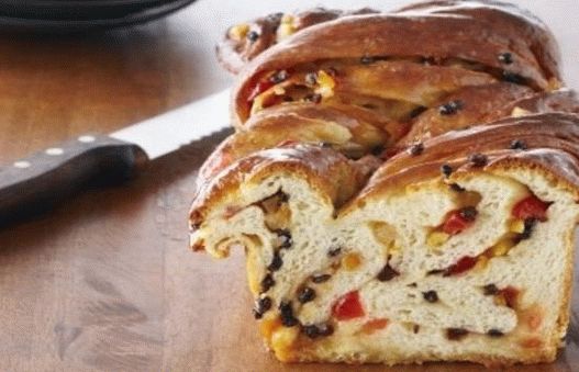 Foto proutěný závitek s rozinkami