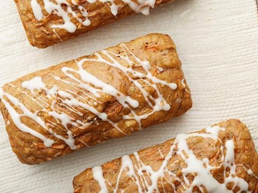 Mrkvové mini-muffiny v glazuře smetanového sýra