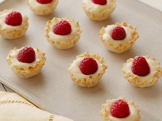 Zákusek s vanilkovým pudinkem s nízkým obsahem sacharidů