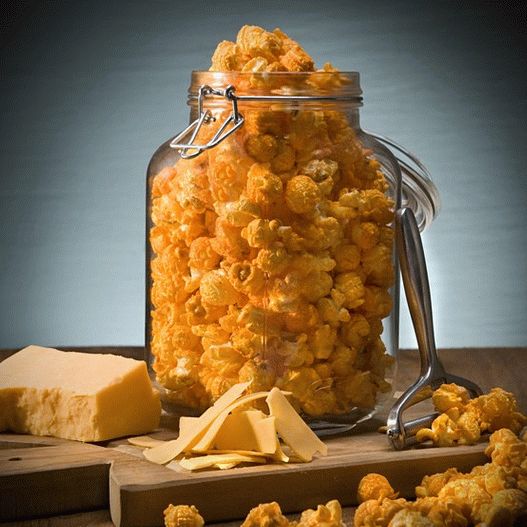 Fotka z Cheese Pizza Flavored Popcorn