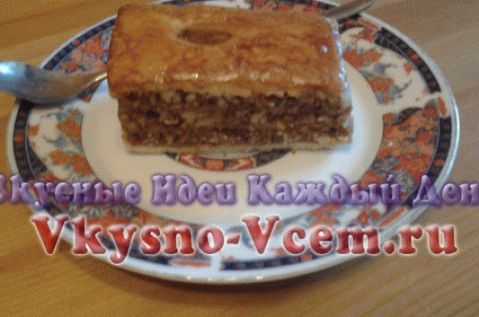 Domácí baklava s ořechy a medem