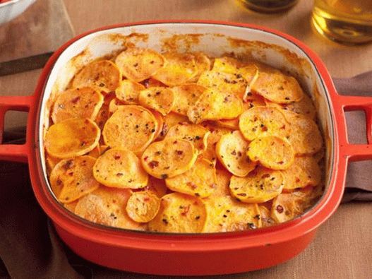 Sladký bramborový kastrol s uzeným chilli