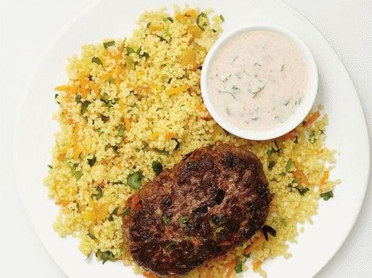 Photo Pikantní hovězí kotletky s kuskusem