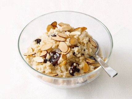 Fotka z kuskusového pudinku s cherry