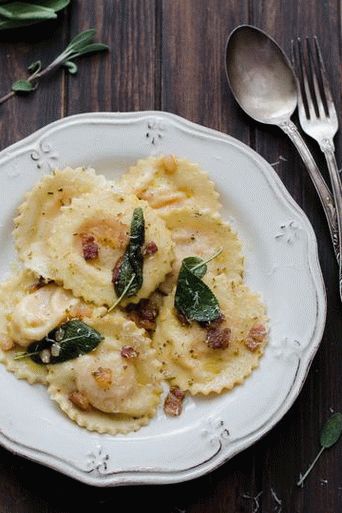 Fotka z Ravioli s dýní, lískovými oříšky a šalvějí