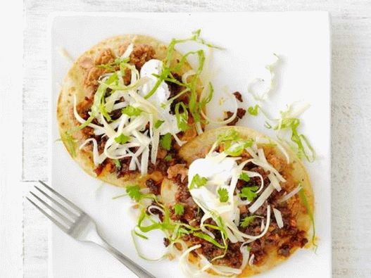 Toastados s hovězím masem a fazolemi