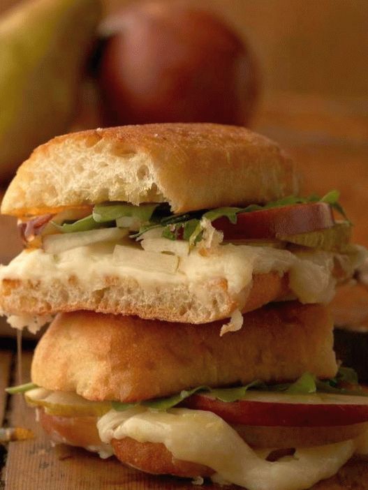 Fotografie z jídla - Ciabatta panini s hruškou a sýrem