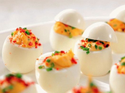 Plněná vejce s víčky