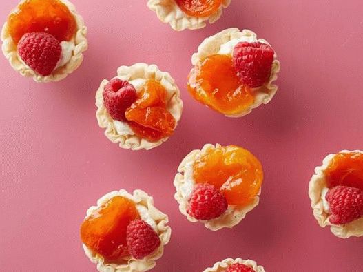 Košíčky s meruňkami a malinami