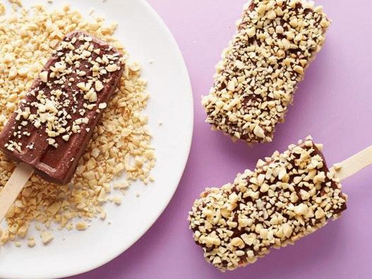 Zmrazené banány s kakaem na špejli