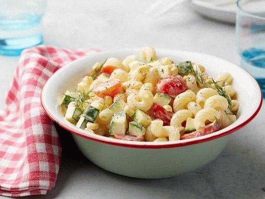 Zdravý letní salát s těstovinami