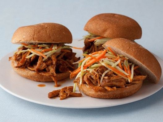 Sendviče s rozeklaným vepřovým masem