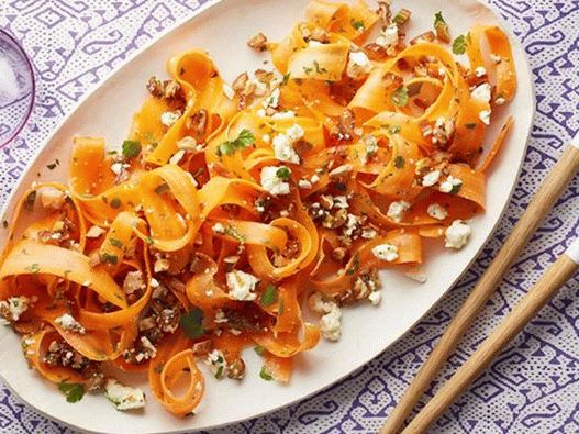 Salát z mrkve, rande a feta