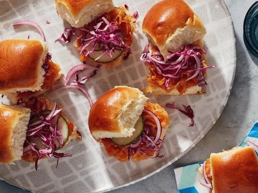 Slider hamburgery s špagetovou dýní v barbecue omáčce