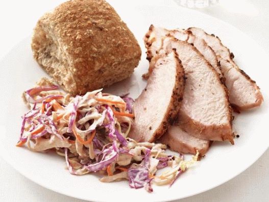 Grilovaná krůtí prsa se zelným salátem