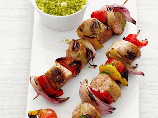 Špízy z kuřecích párků a papriky