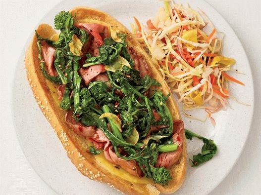 Fotka z pečeného hovězího masa a sendvičů Rapini Sub