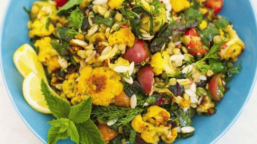 Photo Salát čočky a orzo těstoviny s pečeným květákem, mangoldem a bylinkami