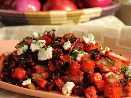 Photo Salát z pečené řepy s kozím sýrem, quinoa a pomerančem