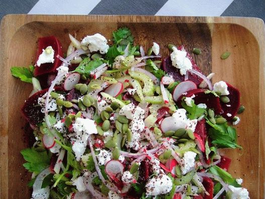 Foto salát s řepou a celerem