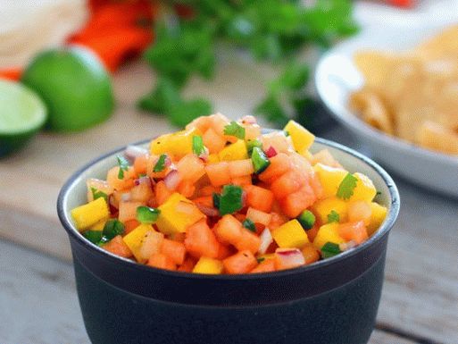 Fotka z Mango a Papaya Salsa