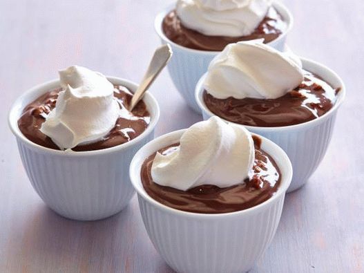 Foto čokoládový pudink s kousky bílé čokolády