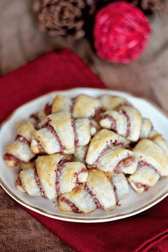 Foto smetanové housky s brusinkami a pekanovými ořechy