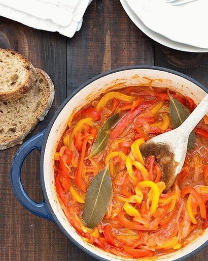 Foto těstovinová omáčka na pepperoni