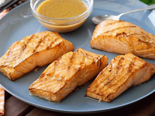 Foto asijský losos na grilu