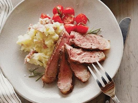 Foto Steak Porterhouse s rozmarýnem a grilovaným česnekem