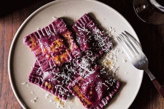 Foto červené řepy Ravioli s mákem