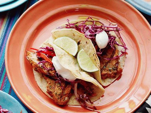 Fotka z Tacos s grilovaným vepřovým masem a červeným zelím