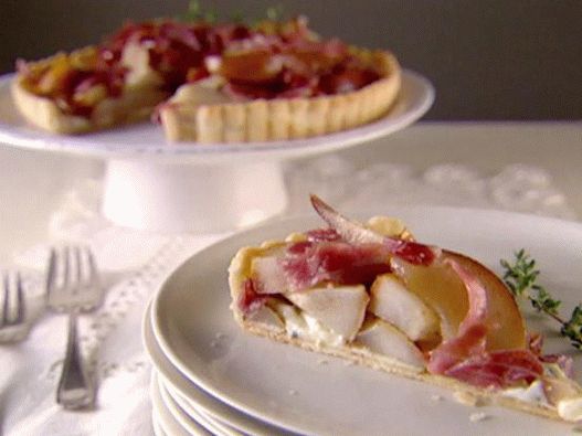 Fotografie z koláčku s hruškou a gorgonzolou