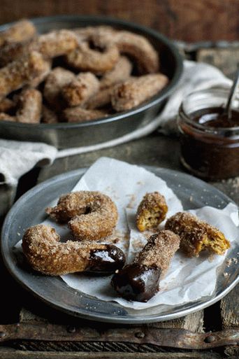 Fotka z dýňových churros s čokoládovou omáčkou