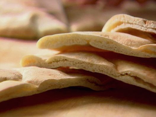 Photo Triangular pita crackers