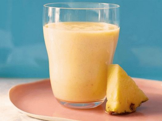 Photo Tropical smoothie with ovesmeal