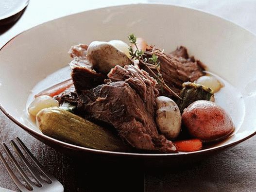 Foto dušené maso s malou zeleninou