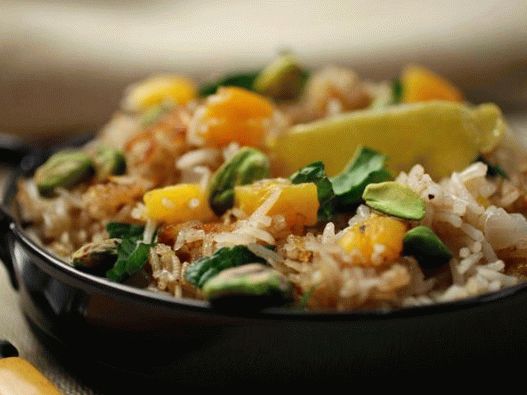Photo Vegetariánský basmati rýžový pilaf se sušenými meruňkami