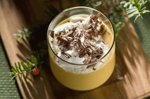 Foto šlehačka s likérem z vaječné nohy