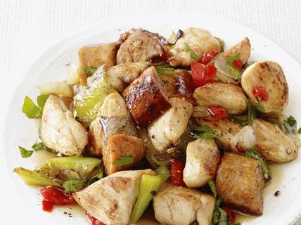 Foto smažené kuře s klobásou a pepřem