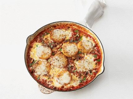 Fotka z grilovaná polenta s italskými uzeninami a mozzarellou