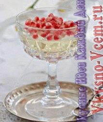 Wine želé dezert s granátovým jablkem na dovolenou